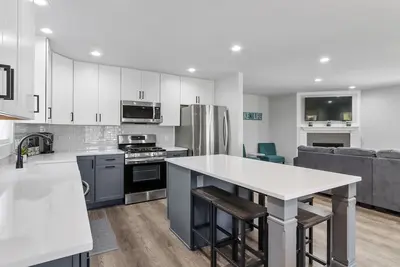 Image de La Williams Bay Tourist House, à pied du lac Léman, pour 12 personnes! ! !