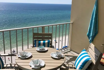 Image de Spectaculaire! 2br \/ 2ba • Golfe \/ Piscine face au 12e étage!