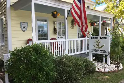 Image de Anchors Aweigh Cottage dans le bord de mer historique Beaufort, Caroline du Nord