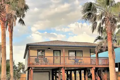 Image de Twelve Palms: Détendez-vous près de la plage et du centre-ville pour 10 personnes et chiens bienvenus
