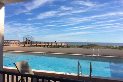 Image de Ocean Front Condo 1 chambre avec piscine chauffée à l'extérieur du balcon