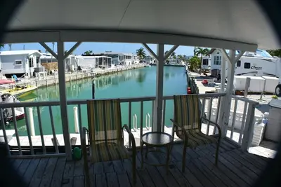 Image de Familiale 2 Chambre 1 salle de bain, 32 'Seawall, 4 vélos, 3 Kayaks, WiFi, 2 Tv'