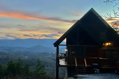 Image de Des vues à couper le souffle depuis les ponts! Acre privé à côté de Dollywood! Magnifique!