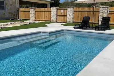 Image de Maison nouvellement redécoré sur le ruisseau et près de la ville