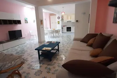 Image de Élégant appartement du sous-sol Sessa Fonds, villa