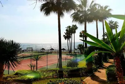 Image de Mansion Alhamar, 2 Bed Apart, front de mer avec vue sur la montagne, climatisation, WiFi, SmartTV