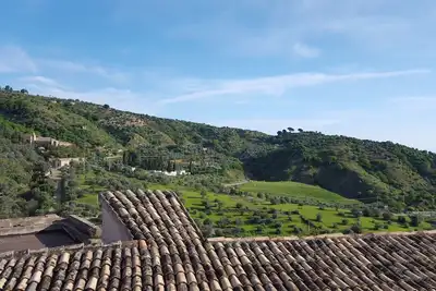 Image de Casa Annunziata Badolato, Village, Mer et récolte des olives