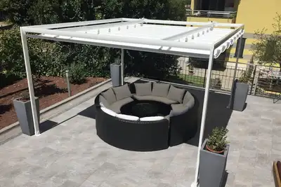 Image de Trois chambres modernes, à 100 mètres de la mer et à 50 m de l'intestin, avec une belle terrasse.