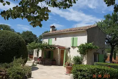 Image de Bastidon en campagne provençale aux portes des Gorges du Verdon