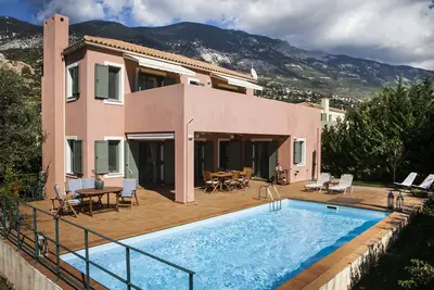 Villa Eleni Trapezaki 3bd entièrement équipée avec vue sur la mer Ionienne