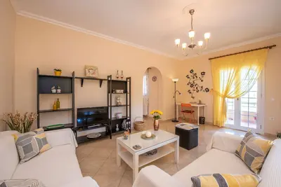 Image de Appartement familial avec balcon et vue imprenable près de la ville de Corfou