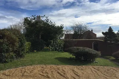 Image de Maison individuelle récemment rénovée au cœur de Burnham Market