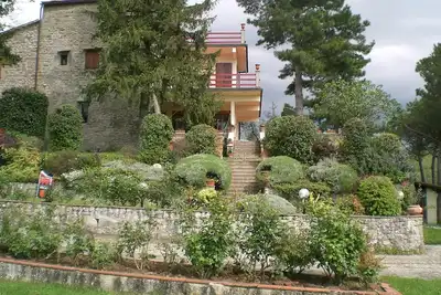 Chianti Rufina une villa ancienne de 1200 « Torre Les arbres »