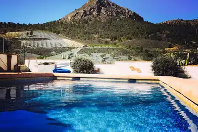 Image de villa de montagne à distance avec une vue imprenable