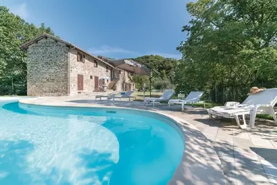 Image de Ferme avec piscine, idéale pour les familles et les groupes. Gubbio, Ombrie.