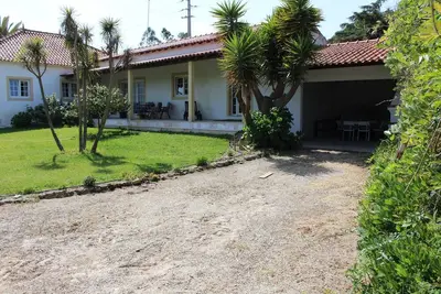 Image de Ferme avec grand jardin extérieur privé, près de la plage, verdure et de calme