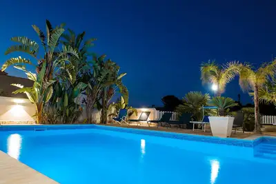 Image de Villa avec piscine à 150 mètres de la mer 10 lits wi fi 3 chambres 3 salles de bain ou c