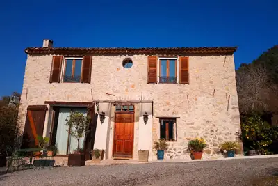 Image de Rare large character house, garden and pool near beaches and Nice