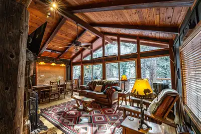 Image de Emplacement au bord du fleuve parfait pour les réunions de famille. 5 minutes de Sundance Resort