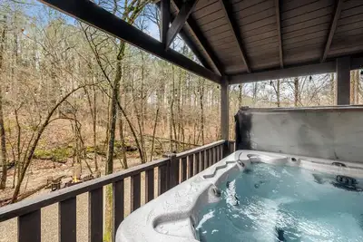 Image de Cabin Creekside Tango; 3 Br, 3 Bth; Table de billard; Jacuzzi; 2 cheminées