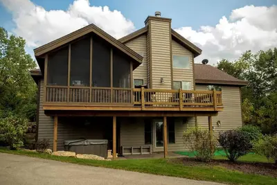 Image de Splendid Home Away From Home 5 Bdr - Avec bain à remous!