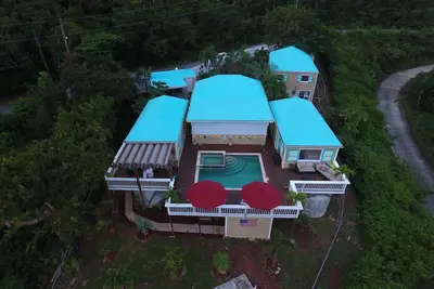 Image de Villa de 4 chambres avec piscine privée, pour 8 personnes