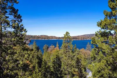 Image de Lakeview Cabin | Luxe 4bd \/ 3ba, 10 personnes, quai, dans le village