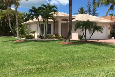Image de À partir de 188 $ Vélos de marche / promenade d’avril à la plage, piscine chauffée de 4 chambres à coucher, impeccable
