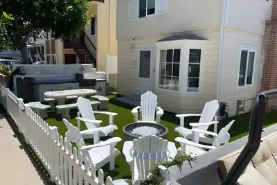 Image de Maison de 4 chambres au coeur de Mission Beach! Étapes vers la plage et la baie!