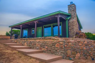 Image de Doves Rest Cabins - ChairLift, sur la rive ouest