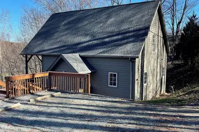Image de Belle cabine à proximité du centre-ville de Boone