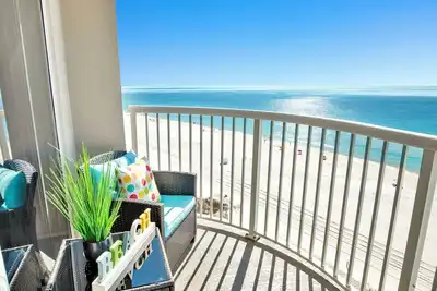 Image de Condo / Piscine INTÉRIEURE Et EXTÉRIEURE / Proche Attractions