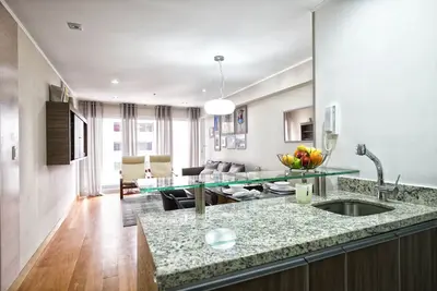 Image de Luxe 2bdrm à Miraflores - Up1, A / C, fenêtres insonorisées, piscine, barbecue