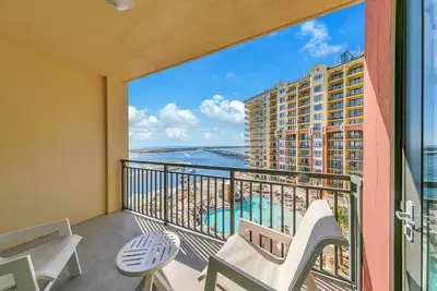 Image de Emerald Grande 603🌞🌞3br / 2ba🌊Vue sur la piscine et le port de Destin🌞🌞🌊Taux très bas