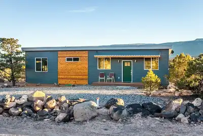 Image de Brand New Home avec des vues à couper le souffle