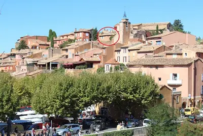 Image de Belle 250 années ancienne Maison de Village dans le centre de Roussillon avec une vue imprenable