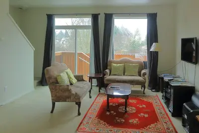 Image de Une maison loin de votre maison 2 Master Suites Townhouse Sur dans un quartier calme