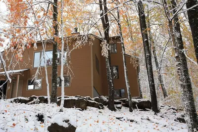 Image de Chalet Trailside, sauna et bain à remous, à quelques pas du sentier