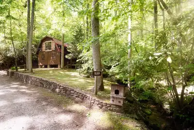 Image de Glamping Barn - Creekside w / Outdoor Kitchen & Fire pit - Mieux que Pinterest!