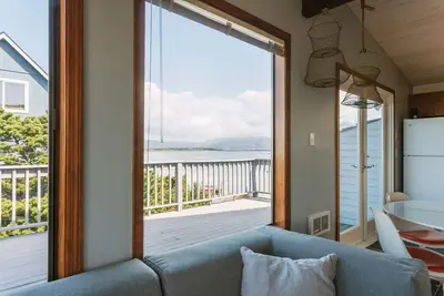 Image de Ocean in Front, Lake in Back, Dog-Friendly, Dock with Kayak & Rowboat