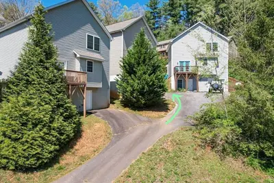 Image de Dors 8! Restez près du centre-ville d'Asheville, de Biltmore et de toutes les brasseries |