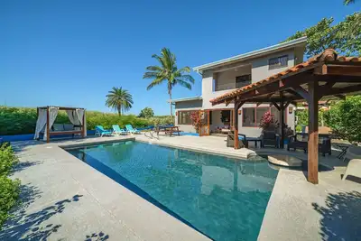 Image de Beachfront Bungalow W / Pool (Casita supplémentaire à louer)