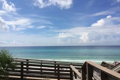 Image de Gulf Front & Ground Floor! Marcher directement à la plage! Service de plage gratuit!