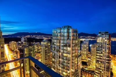 Image de Penthouse De Luxe 3br \/ 2ba + Parking Au Centre-Ville De Vancouver Au 35e ÉTAGE