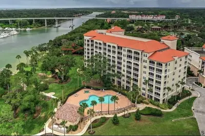 Image de Condo de luxe Waterfront Palm Coast. Vues Icw incroyables.