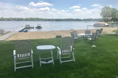 Image de Lakefront Family Friendly Home avec grande plage et de belles vues