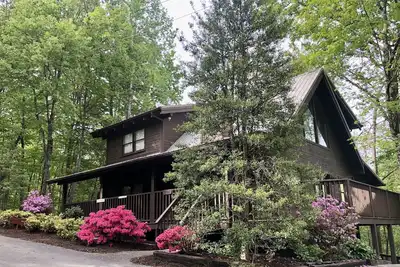 Image de Spacieux, Chalet Cabane-Cadre paisible à proximité des attractions de la région et petit lac