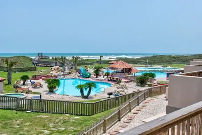 Image de Condo sur la plage - Luxueusement rénové avec une vue imprenable sur l'océan!