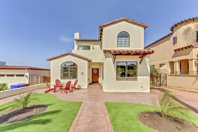 Image de Family Beach House w / Air, Vue Sur La Mer Blanche + 3 suites complètes de confidentialité