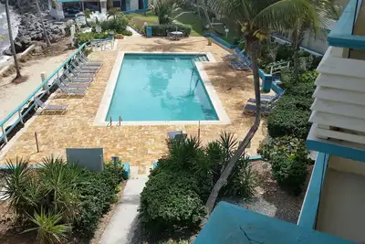 Image de Emplacement, emplacement, emplacement! 2br / 2ba, vues spectaculaires sur l'océan et la piscine